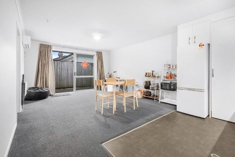 Photo of property in 2/3 June Place, Hamilton East, Hamilton, 3216