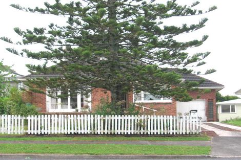 Photo of property in 9 Glengarry Road, Glen Eden, Auckland, 0602