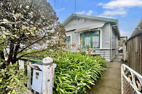 Photo of property in 127 Onepu Road, Lyall Bay, Wellington, 6022