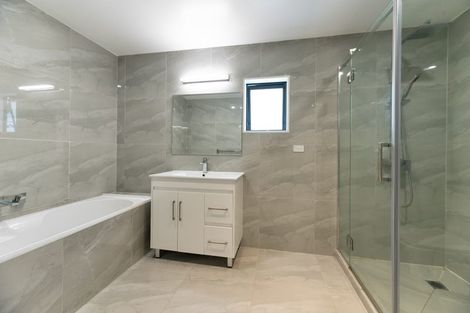 Photo of property in 18b Riverpark Crescent, Henderson, Auckland, 0610