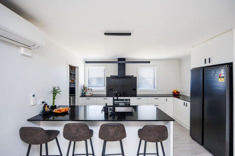 Photo of property in 6 Ivy Lane, Kelvin Grove, Palmerston North, 4414