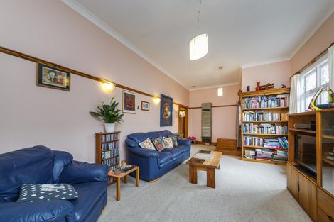 Photo of property in 9 Oxford Street, Hokowhitu, Palmerston North, 4410