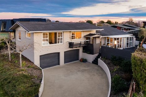 Photo of property in 25 Hillcrest Place, Avonhead, Christchurch, 8042