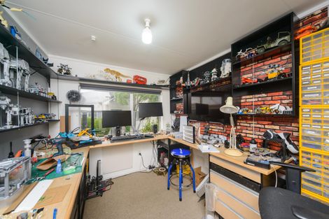 Photo of property in 17 Hilton Grove, Kelvin Grove, Palmerston North, 4414