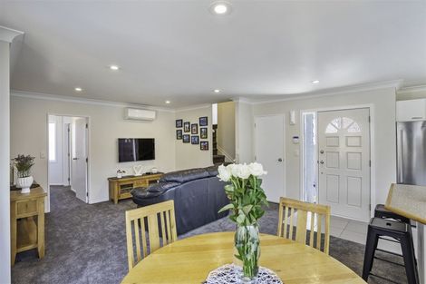 Photo of property in 81d Mirrabooka Avenue, Botany Downs, Auckland, 2010