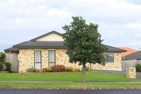 Photo of property in 102 Westerham Drive, Dannemora, Auckland, 2016