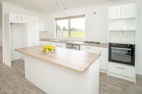 Photo of property in 27 Hall Place, Foxton Beach, Foxton, 4815