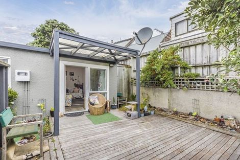 Photo of property in 101 Apu Crescent, Lyall Bay, Wellington, 6022