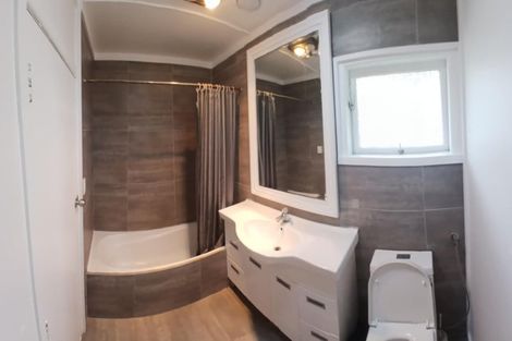 Photo of property in 235b Titirangi Road, Titirangi, Auckland, 0604