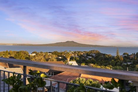 Photo of property in 27a Peter Terrace, Castor Bay, Auckland, 0620