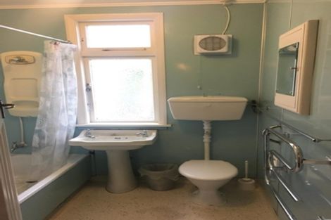 Photo of property in 11 Norfolk Street, Northland, Wellington, 6012