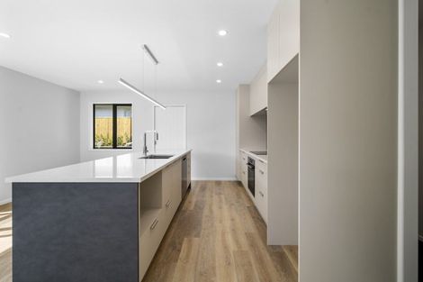 Photo of property in 10b Gradwell Place, Two Mile Bay, Taupo, 3330