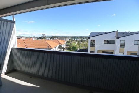 Photo of property in 5/2 Frances Bryers Road, Hobsonville, Auckland, 0616