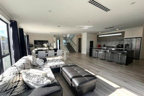 Photo of property in 64 Mettam Drive, Swanson, Auckland, 0614