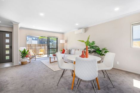 Photo of property in 6 Brindle Way, Newlands, Wellington, 6037