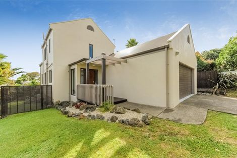 Photo of property in 13 View Ridge Drive, Ranui, Auckland, 0612