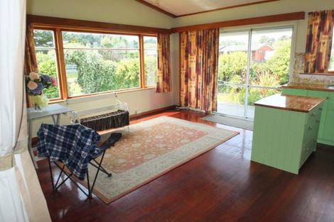 Photo of property in 8a Te Awa Street, Foxton Beach, Foxton, 4815
