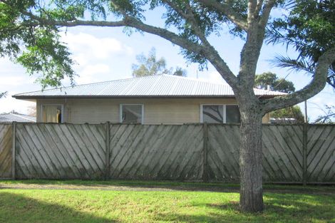 Photo of property in 1/19 Border Road, Henderson, Auckland, 0612