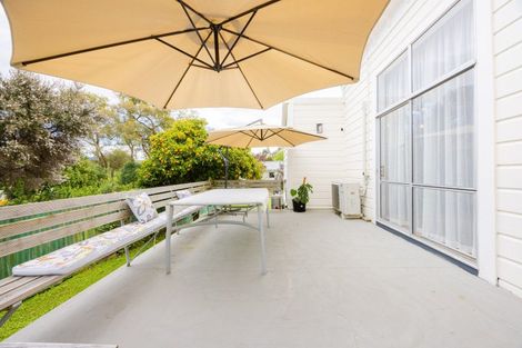 Photo of property in 16 Tamumu Road, Waipawa, 4210