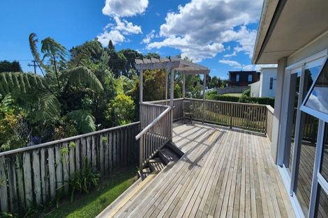 Photo of property in 2 Donnelly Street, Oakura, 4314