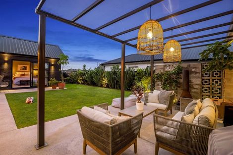 Photo of property in 2 Len Ireland Drive, Kumeu, 0810