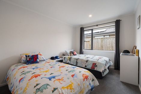 Photo of property in 21 Sardinia Grove, Fitzherbert, Palmerston North, 4410