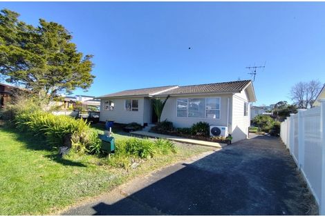 Photo of property in 51 Bodi Place, Te Atatu South, Auckland, 0610