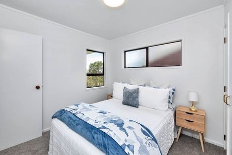Photo of property in 2/22 Bronzewing Terrace, Unsworth Heights, Auckland, 0632