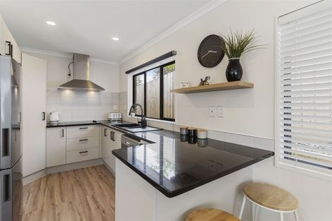 Photo of property in 10a De Thiery Place, Pakuranga Heights, Auckland, 2010