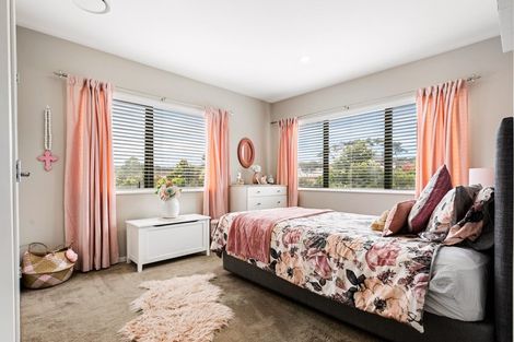 Photo of property in 16 Mural Place, Greenhithe, Auckland, 0632