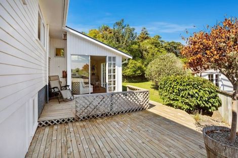 Photo of property in 12 Kinapori Terrace, Newlands, Wellington, 6037