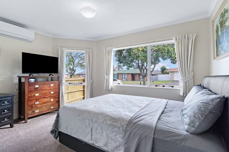 Photo of property in 6 Harobed Place, Weymouth, Auckland, 2103