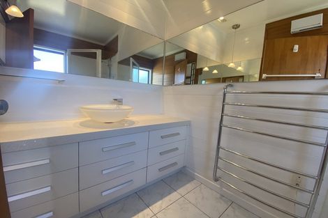 Photo of property in 237 Te Atatu Road, Te Atatu South, Auckland, 0610