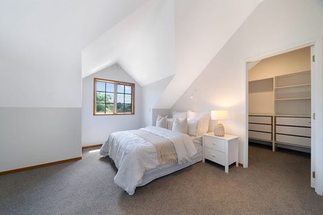 Photo of property in 3 Napuka Road, Henderson Valley, Auckland, 0612