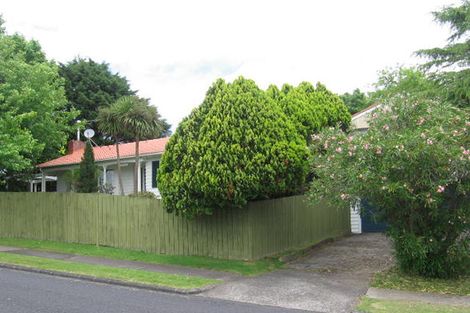 Photo of property in 2 Beechdale Crescent, Pakuranga Heights, Auckland, 2010