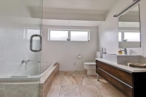 Photo of property in 12 Mural Place, Greenhithe, Auckland, 0632