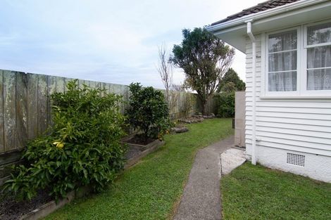 Photo of property in 18 Montrose Place, Takaro, Palmerston North, 4412