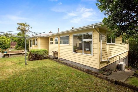 Photo of property in 42 Turville Crescent, Newlands, Wellington, 6037