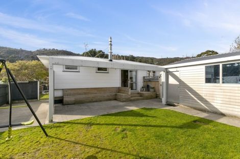 Photo of property in 60 Horoeka Street, Stokes Valley, Lower Hutt, 5019