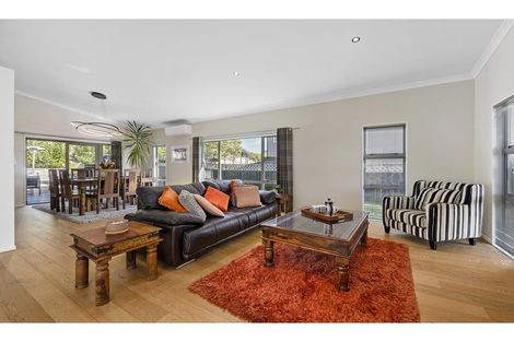 Photo of property in 14 Witton Place, Schnapper Rock, Auckland, 0632