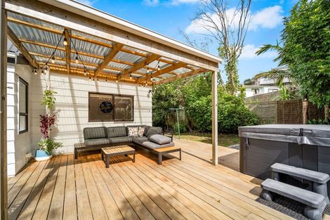 Photo of property in 27b Polkinghorne Drive, Manly, Whangaparaoa, 0930