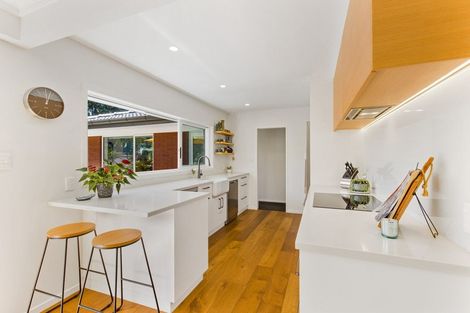 Photo of property in 18 Meadway, Sunnyhills, Auckland, 2010