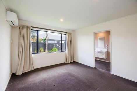 Photo of property in 9 Angelina Way, Kelvin Grove, Palmerston North, 4414