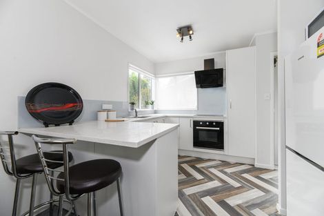 Photo of property in 2/23 Tawa Road, Te Atatu Peninsula, Auckland, 0610