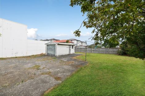 Photo of property in 142 Lincoln Road, Henderson, Auckland, 0610