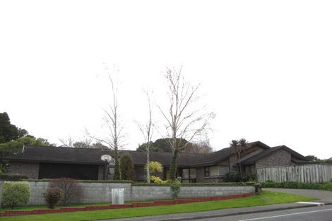 Photo of property in 100 Awanui Street, Merrilands, New Plymouth, 4312