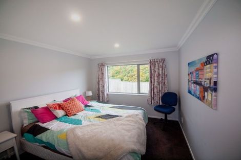 Photo of property in 15 Belize Grove, Grenada Village, Wellington, 6037