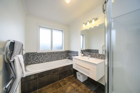 Photo of property in 32 Oak Crescent, Ashhurst, 4810