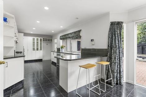 Photo of property in 9 Nathan Close, Somerville, Auckland, 2014