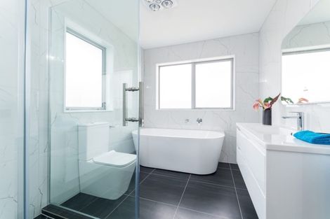 Photo of property in 9 Takurua Terrace, Orewa, 0931